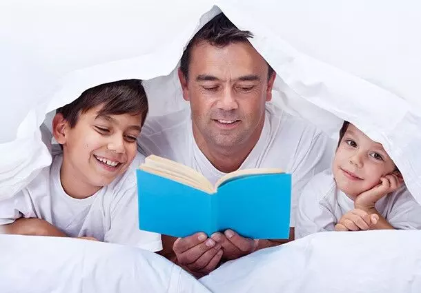 چرا برای بچه‌ها قصه بخوانیم؟